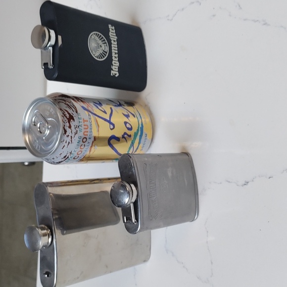 Bundle of three metal flasks - Picture 4 of 4